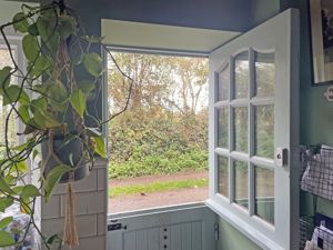 Photo 25- click for photo gallery